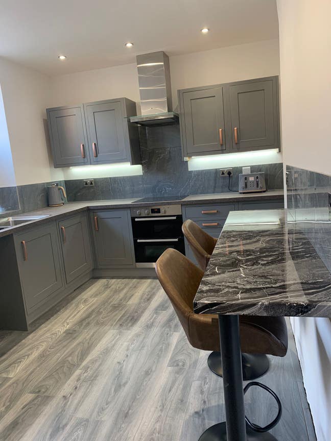 Double en-suite room in  newly renovated property  Main Photo