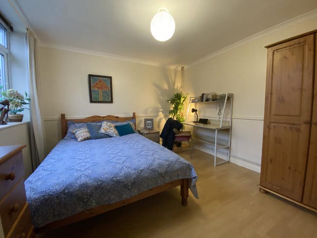 2 rooms to let in cosy shared postgraduate house Main Photo