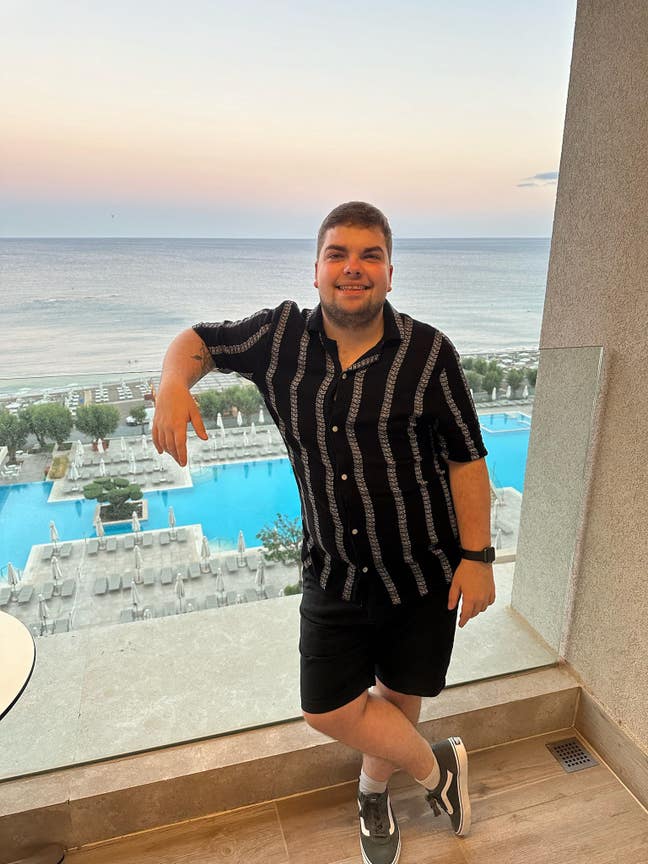 Professional male looking for double room Main Photo