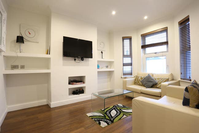 🏡✅1000Wifi✅Free Bills ✅ Cleaner ✅ Large Room✅ Main Photo