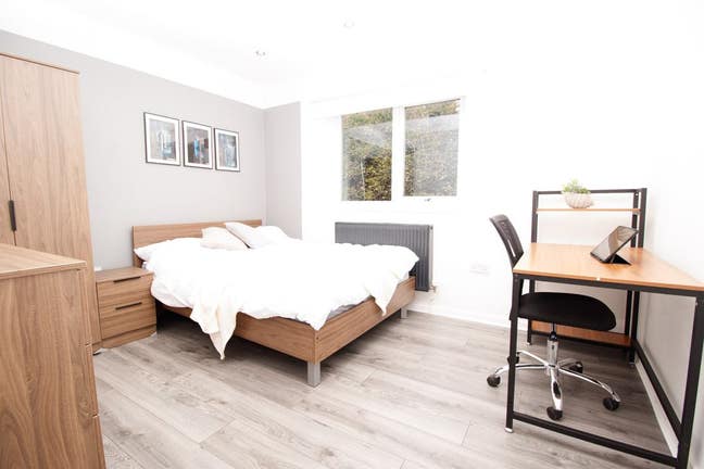 Double En-Suite Available 27/10/2025 in L6 Area! Main Photo