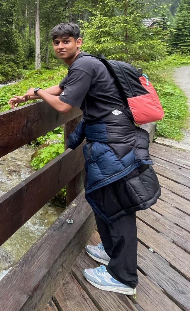 I am a professional male aged 24. I am lookin... Main Photo