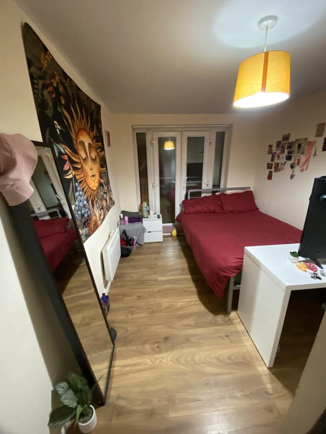 Double bedroom with Juliet balcony, Salford Main Photo