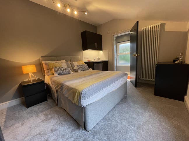 Lovely Double En-Suite Room in Gravesend  Main Photo