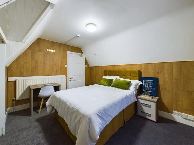 😍 Newly Refurbished, Modern Double Bedrooms 🏡  Main Photo