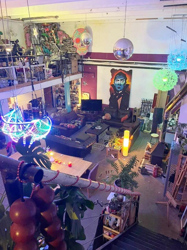 Room's for rent in our cosy warehouse  Main Photo