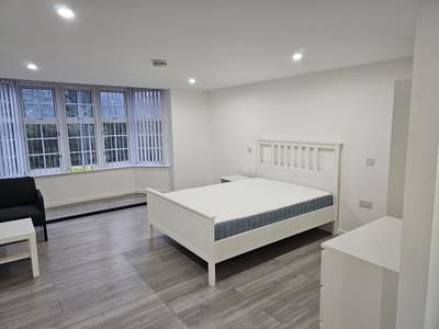 Modern Open-Plan 1-Bed Furnished Flat-City Centre Main Photo