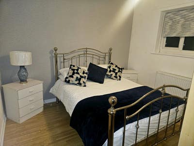 Spacious room in modern home in Eccles Main Photo