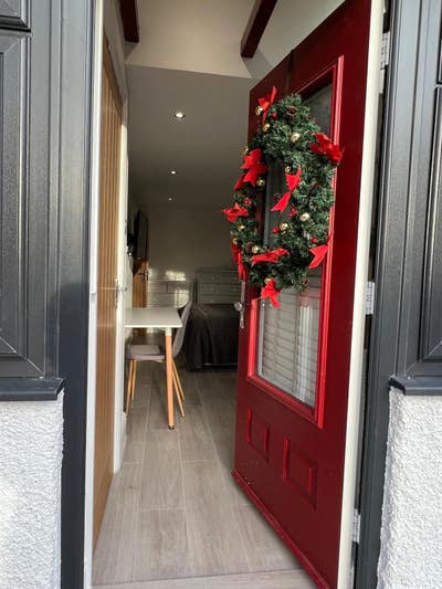 Charming Studio with Private Entrance Main Photo