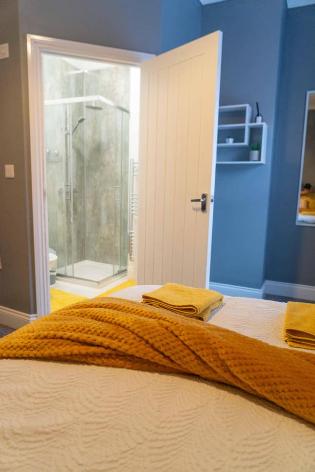 Double Ensuite Bedroom (Carlisle city centre) Main Photo