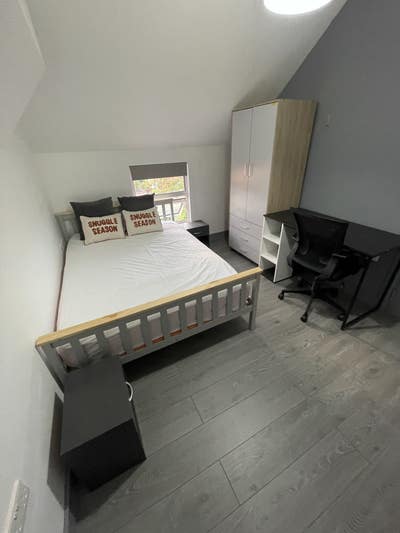 Double ensuite fit for a professional  Main Photo