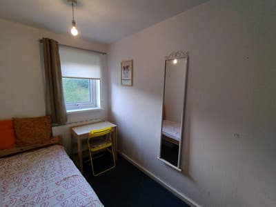 Room close to Leeds university and town center Main Photo