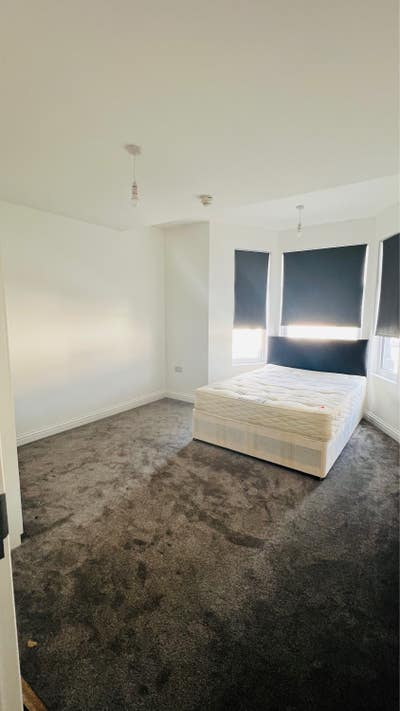 Newley renovated room- 5 minutes walk from station Main Photo