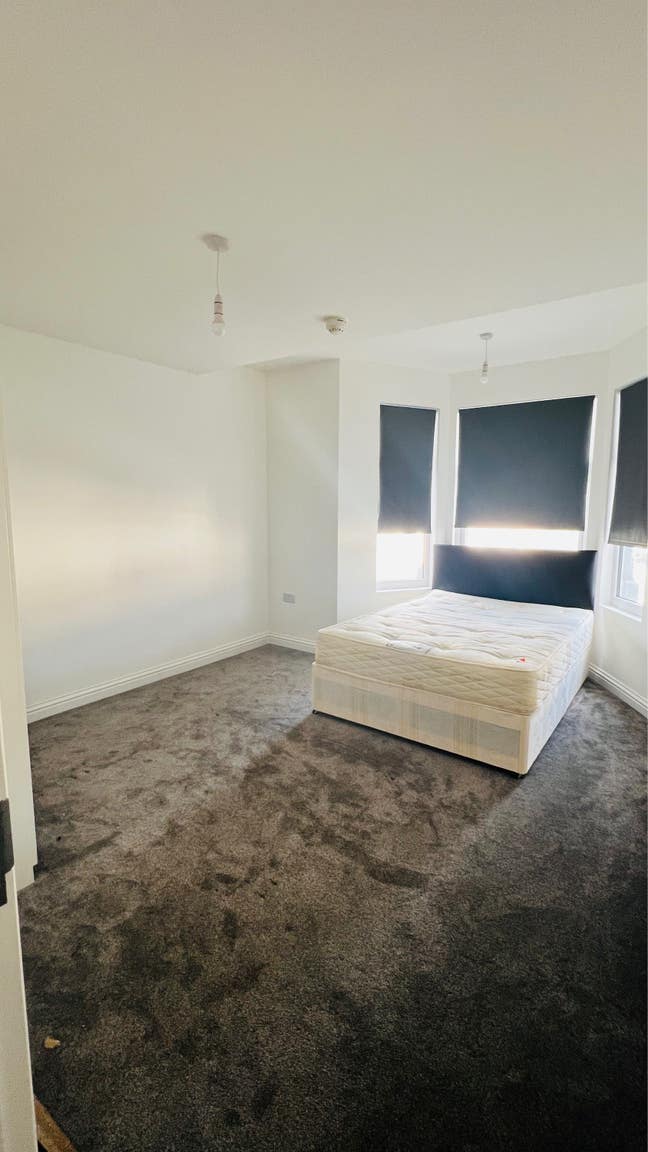Newley renovated room- 5 minutes walk from station Main Photo