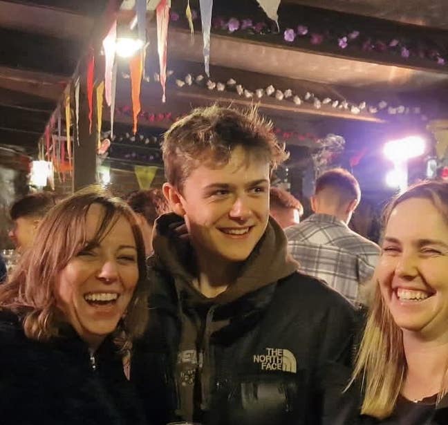 Looking for a double room near Hanmersmith Main Photo