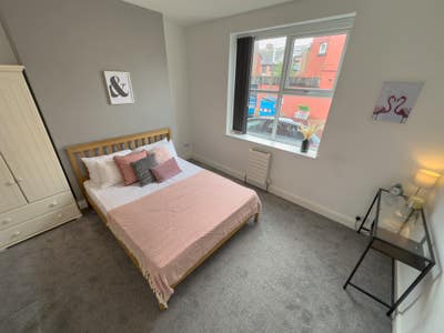 Sheil Road - Double Room Available Now Main Photo