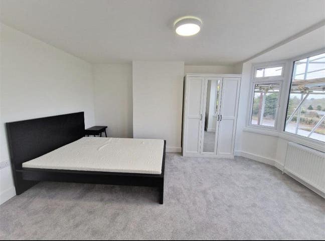 High quality room, clean and professional house. Main Photo