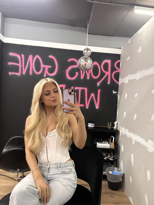 Looking for a room in female houseshare  Main Photo