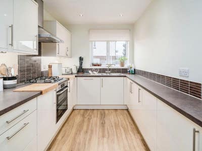 A Cozy Home Just Steps from L&D Hospital! Main Photo