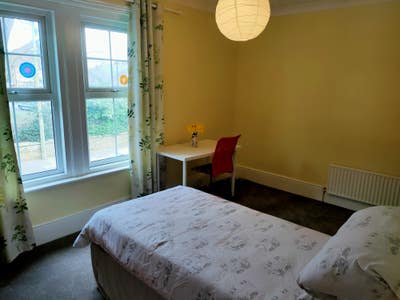Large double room in green but convenient location Main Photo