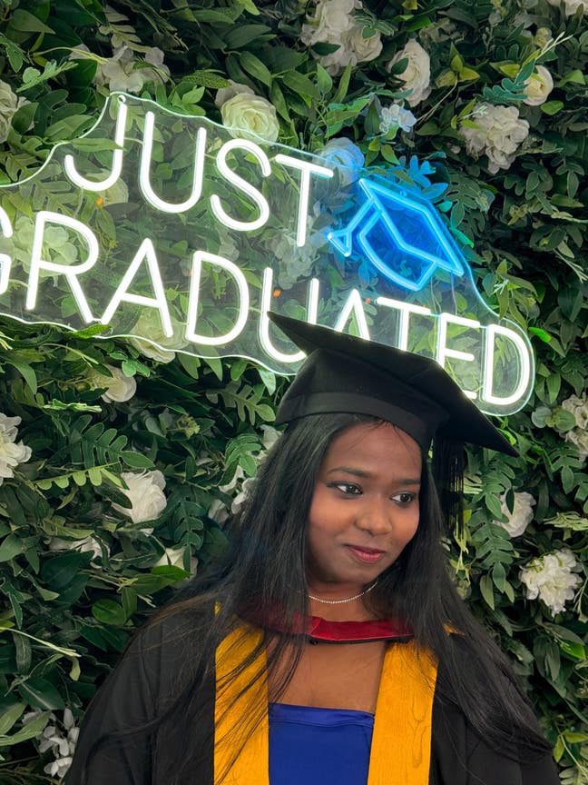 Professional Female seeks a single or double room Main Photo