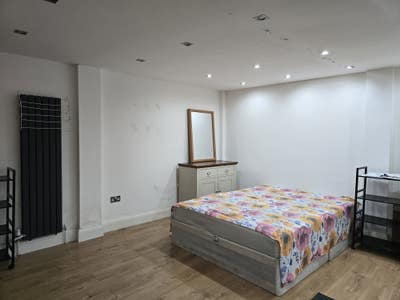 Spacious 1 Bedroom ground floor flat  South Harrow Main Photo