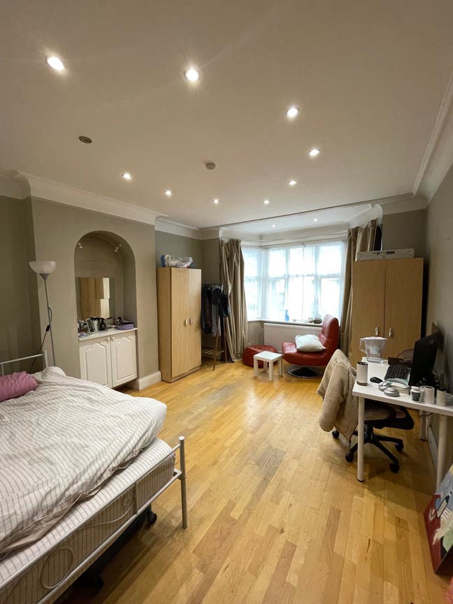 [Sublet] King size room in Golders Green Main Photo