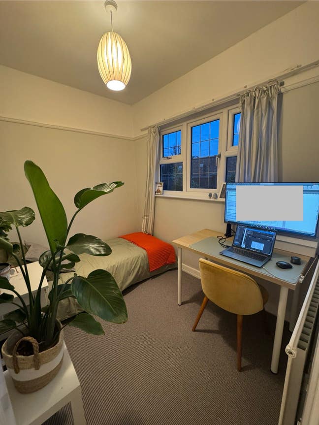 Bright single room Main Photo