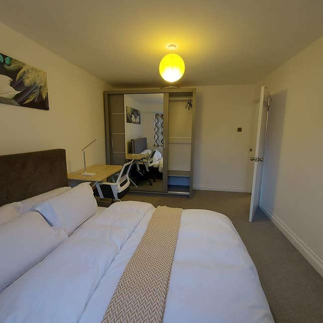 A Double room available in a shared house.  Main Photo