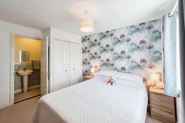 En-suite double room Main Photo