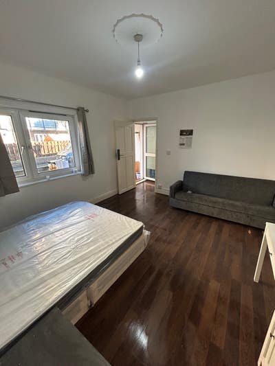 Huge Double Room Prime Location Aldgate/Stepney  Main Photo
