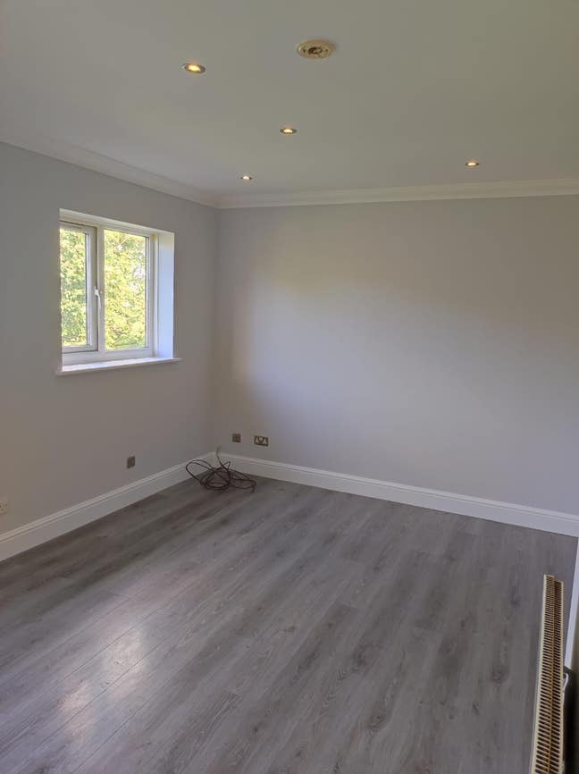 Well presented 1 bedroom third floor flat Main Photo