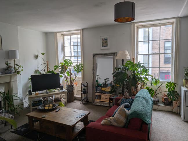 Good sized double room in 3-bed flat share Main Photo