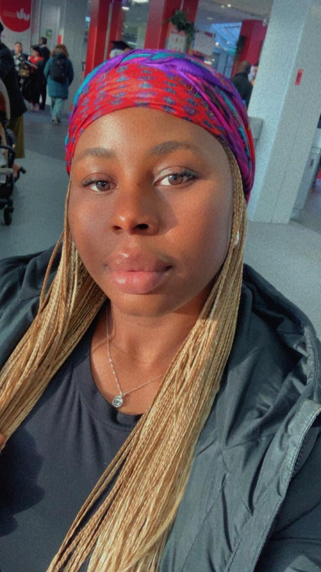 Professional female , seeking clean, quiet room. Main Photo