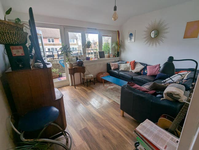 Room for rent in 2 bed Peckham flat with balcony Main Photo