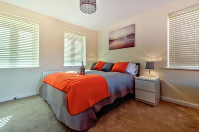 Large En-suite Room in Modern Shared House  Main Photo