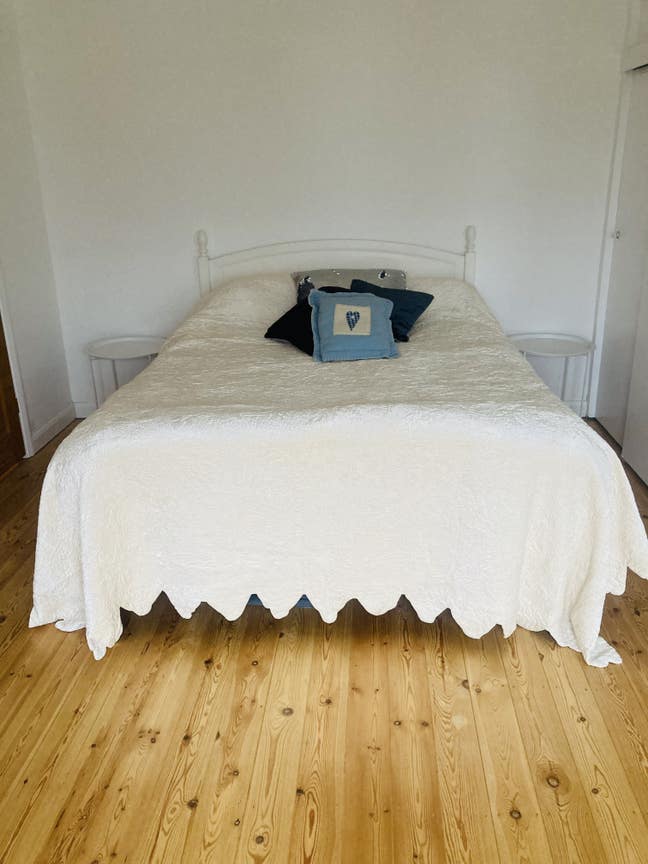 Bright, airy lge double room bang in town centre! Main Photo