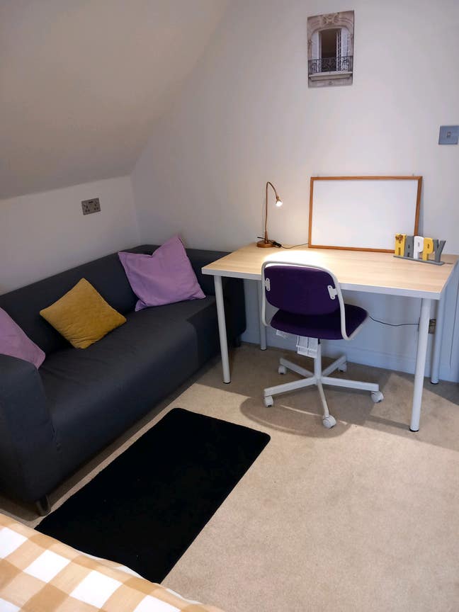 Dble rm on Air & bus routes, (short term) Main Photo