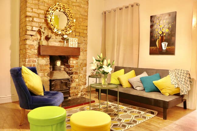 3-min to Uni. Beautiful Spacious room Main Photo