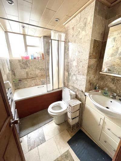 Large Double Room  10 min walk to Whitechapel tube Main Photo