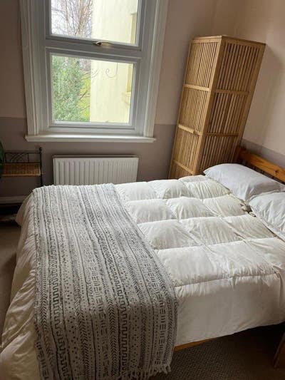 Double bedroom in beautiful home Main Photo