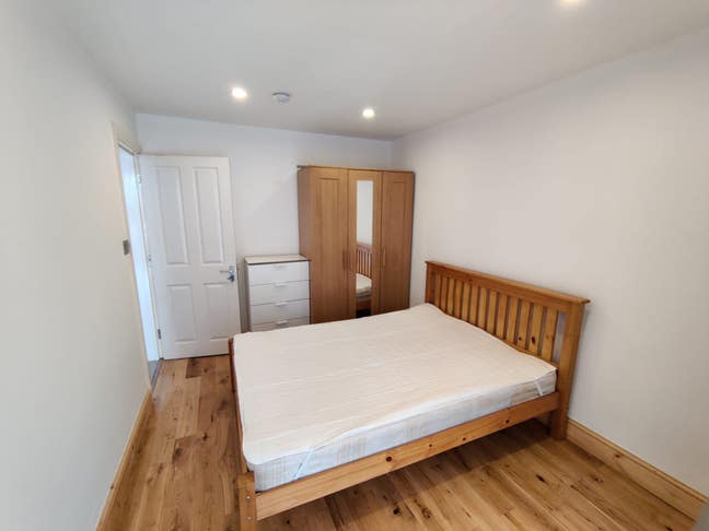  Furnished rooms in Stratford,  Main Photo