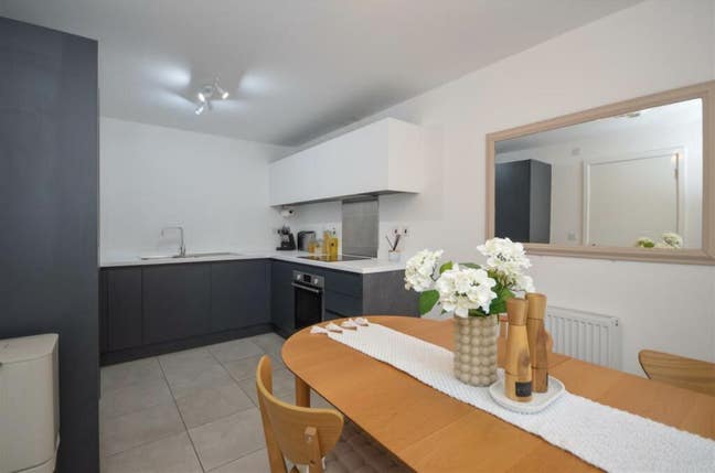 Room to Rent in Modern Semi-Detached House Main Photo
