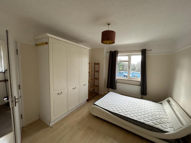Large double room just off Newmarket Road Main Photo