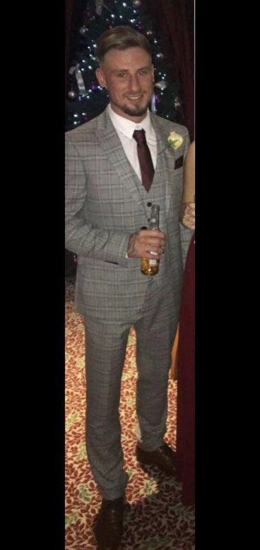 I am a professional male aged 34. I am lookin... Main Photo