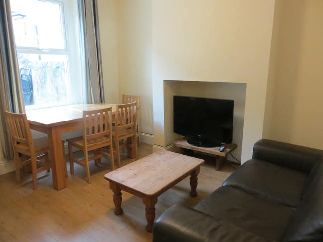 1 bedroom in shared student house 2025-6 Main Photo