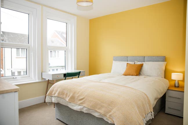 En-suite Double Bedroom - HMO - Professionals Main Photo