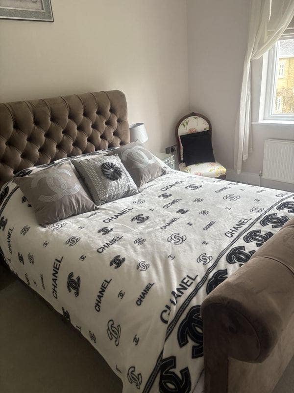 Lovely double bedroom with en suite  Main Photo
