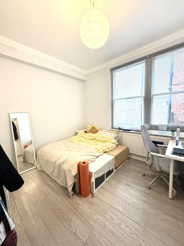 Large en-suite room located in Willesden Green, Zo Main Photo