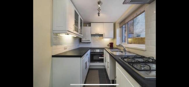2 beds available - students or young professionals Main Photo